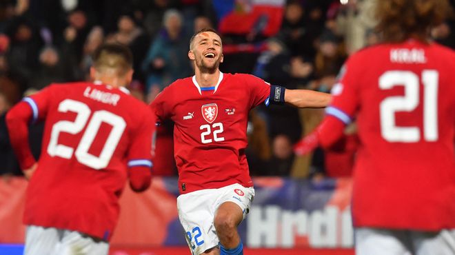 球到后防线 球到后防线