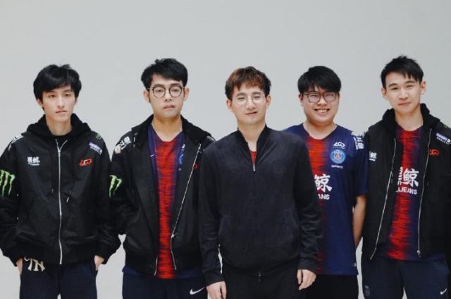 重攻轻守的 重攻轻守的