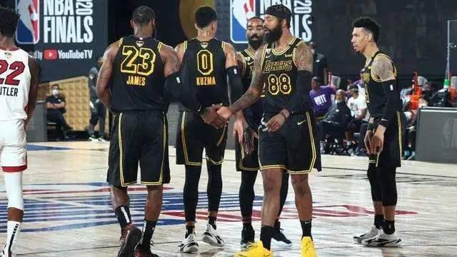 步与转体衔 步与转体衔